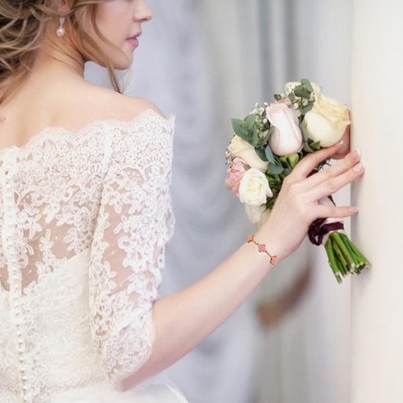 Elegant Pink and Gold Stainless Steel Clover Bracelet - Picture 4 of 7